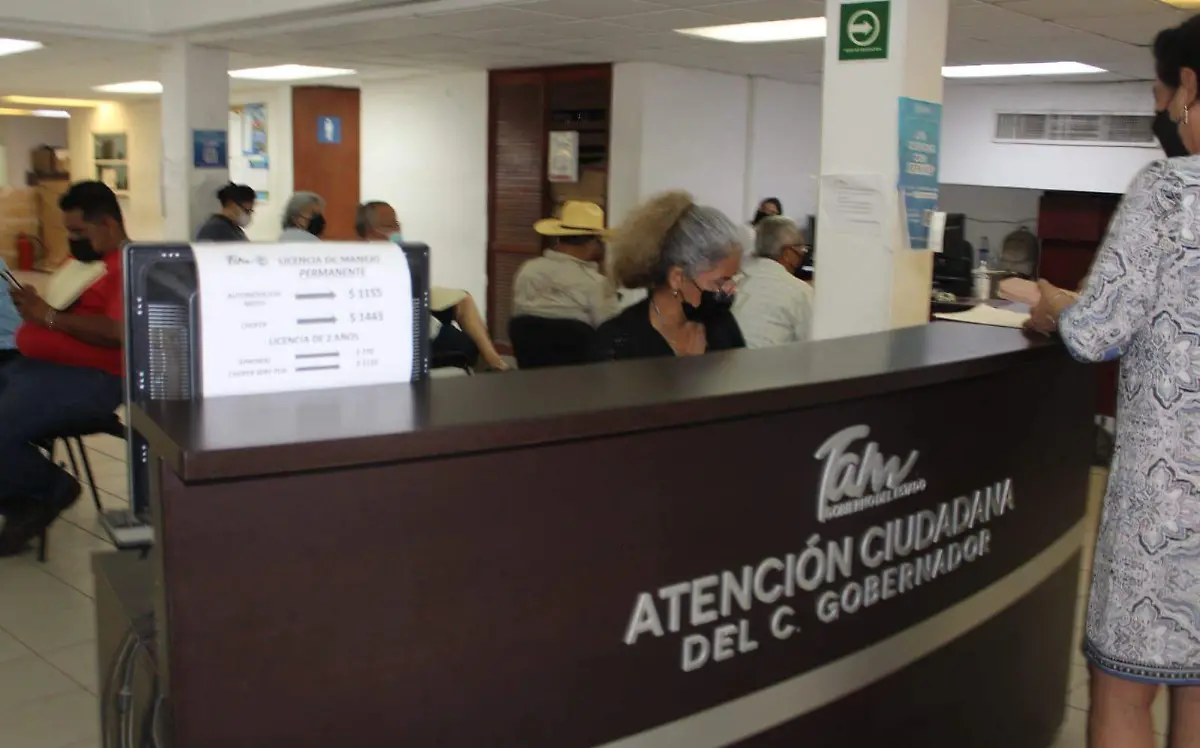 Oficina Fiscal de Tampico imprime primera licencia permanente 